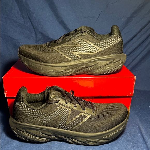 New balance- Fresh foam X 1080, black, 9 men QS - Picture 1 of 4